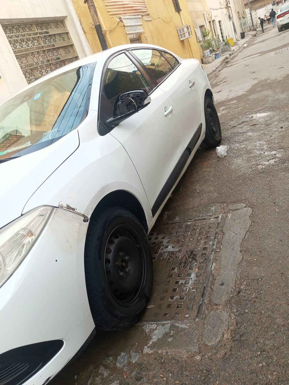 السلام عليكم رينو 2016كربلاءمكينه اوكير كفاله بيها باب السايق والخلفي صبغ السعر 70اوبيها مجال مكان السياره بغداد موبايل ***********
