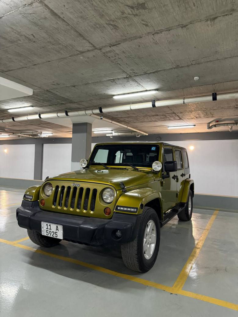 بيع فقط بدون مراوس ولاقسط
السعر 118 ورقه للاتصال ***********
جيب رانگلر موديل 2008 خليجي مكفوله من الصبغ والضربه 
محرك 6 سلندر حجم 3800 كير اوتو محرك وكير مكفولات 
تبريد تدفئه شغالات 
المواصفات عاديه 
الصدر نظيف
وارد خليجي مكفوله من الضربه والصبغ 
المكان بغداد بغداد, العراق
