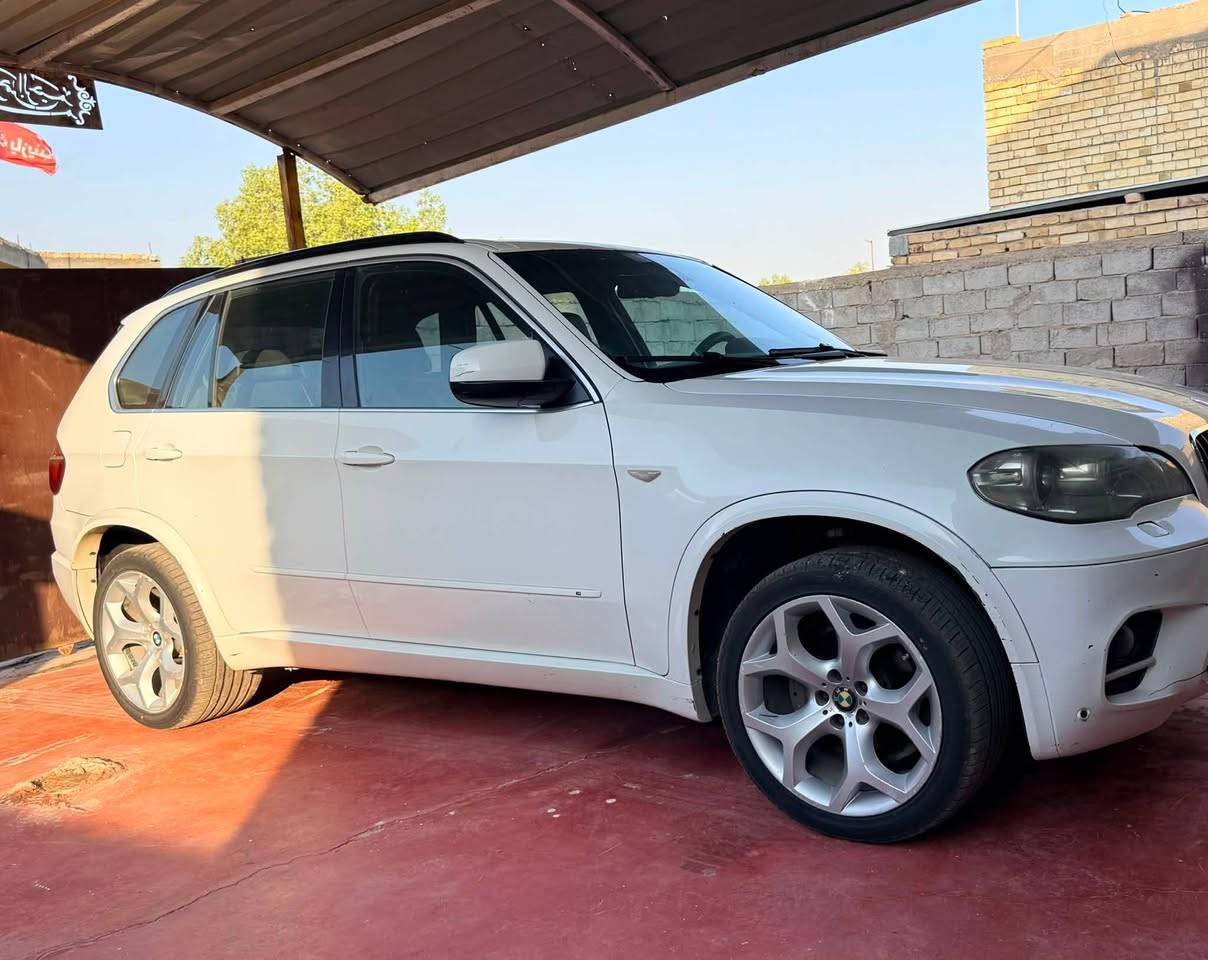 السلام عليكم 
BMW x5 e70 2012

محرك ديزل N57 
السياره مكفوله من الصبغ والضربه والتبديل والبارد 
فول مواصفات بموديلها 
رقم أنكليزي تريد تحول او وكاله

للاستفسار أكثر مراسله الخاص او الأتصال:***********
