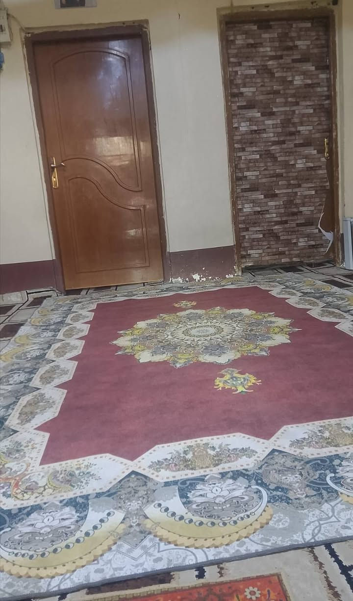 بيت حواسم مساحته 200متر كامل من كلشي مكان الموفقيه شارع الدنك سعر 20وبي مجال ***********
