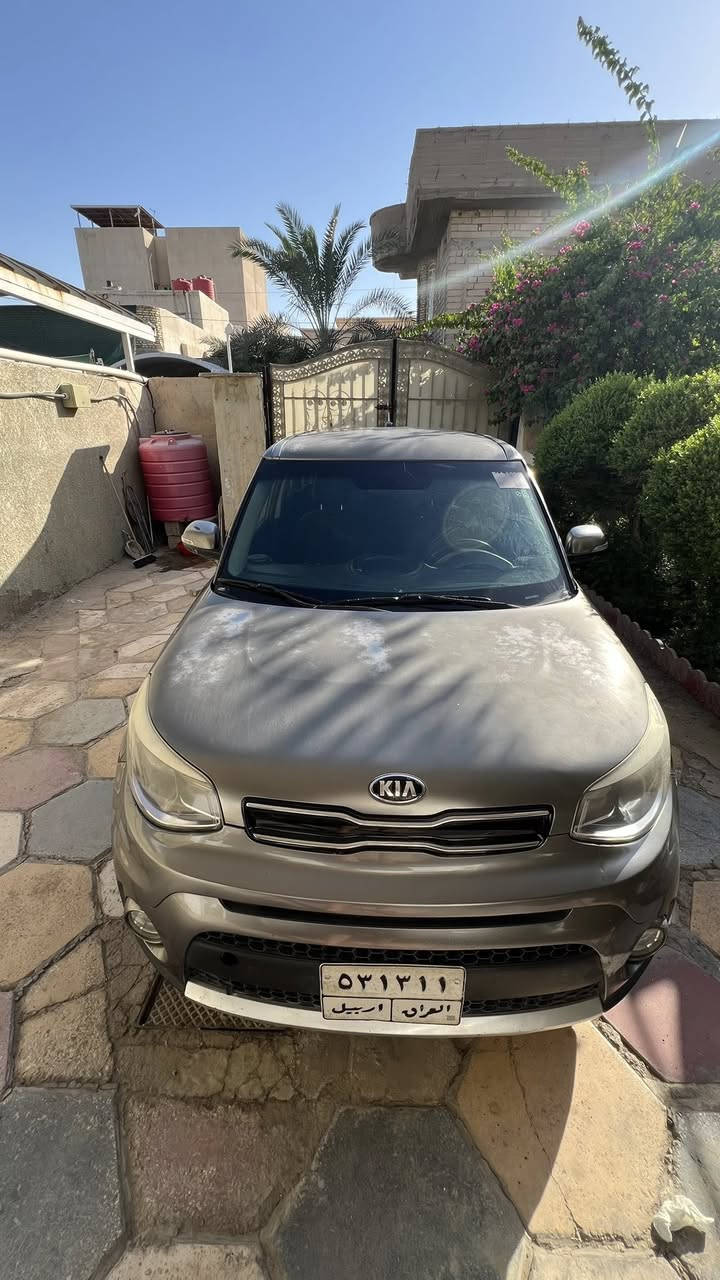 كيا صول 2018 وارد امريكي
ماشيه 134km  رقم اربيل 
مواصفات. محرك GDI 2000  ويل 17 شاشه كبيره (ابل كار بلي اندرويد اوتو ) 
وضعيات قياده (سبورت و اقتصادي وعادي ) 
تحكم بشاشة المعلومات 
تحكمات ستيرن 
كامره خلفيه واسعه 
مانع انزلاق 
مثبت سرعه   
نضام صوت  siriusxm 
تحكم بالمري الجانبيه كهرباء 
كشافات  ضباب 
تحكم بالاضائه  شاشة معلومات للسائق(رفع وخفض)
  
تواصل / ***********
