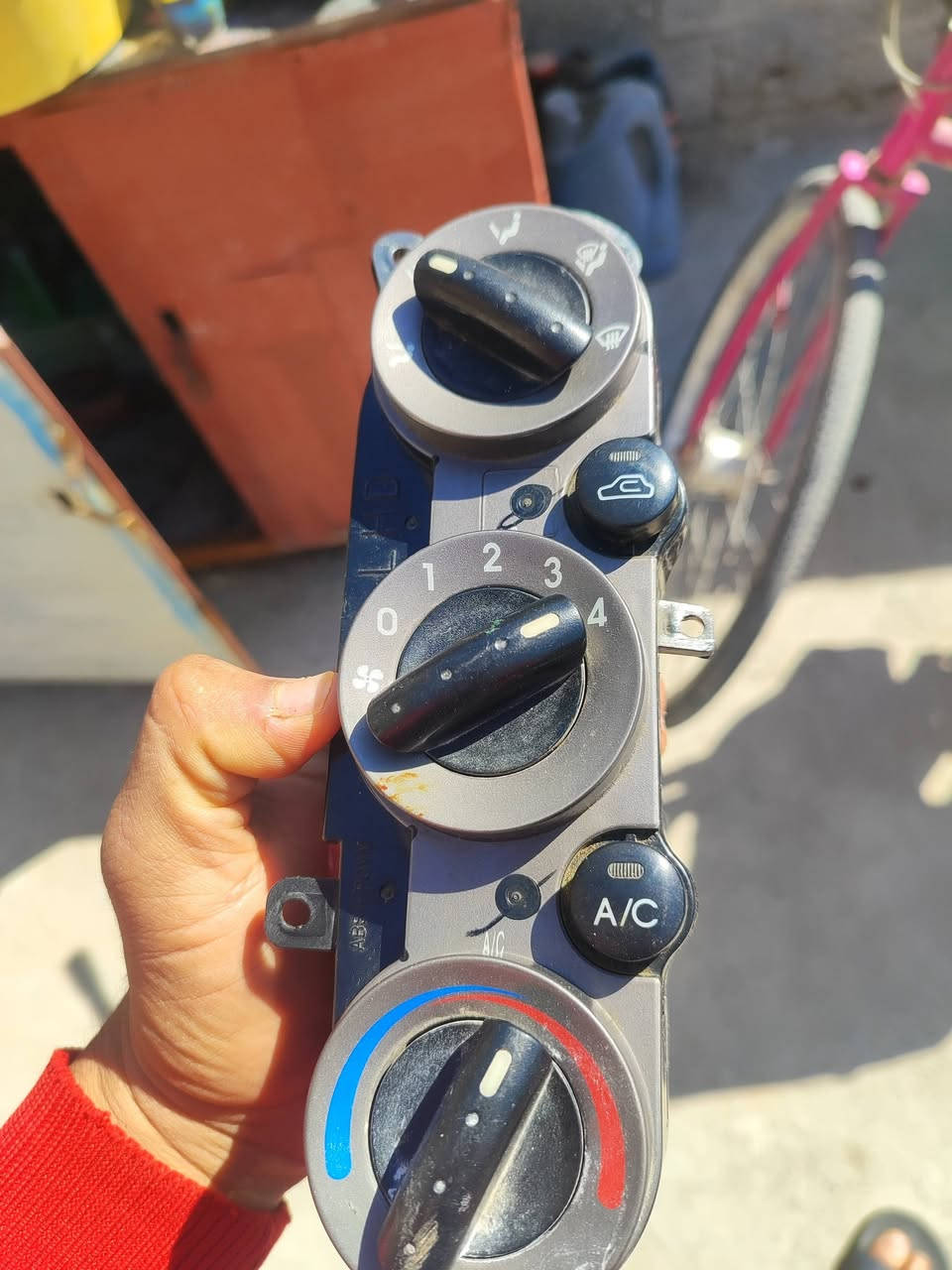 سلام عليكم جوكات مال تبريد مال موديل 17 نضيف حيل وشغال عل فحص سعره 15 الف شرط عل فحص سعره ب سوك 30 الف 
مكاني بغداد ه‍ ***********
