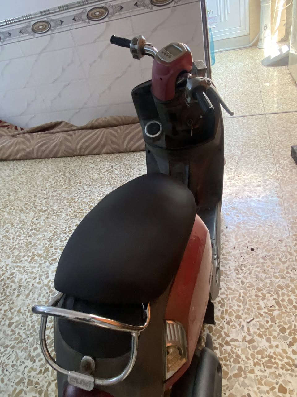 للبيع او مراوس ب ناما.       بوليس ورديه مكفوله عل بلاد برغي ممفتوح منه بيه ويل رياضي دراجه جديده وماستعمله هوايه السعر800وبيه مجال 
اتصال ***********
واتساب ***********
