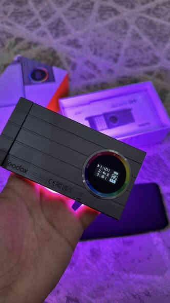 السلام عليكم 
اضائة مستمرة شحن بيبي لايت Godox RGB m1  + Bicolor  مستخدم نظافة 99% مع كامل ملحقاته للبيع 
المواصفات / درجة حرارة اللون قابلة للتعديل من 2500 K إلى 8500 K 
 مع قابلية التحكم بدرجة كل لون RGB مع 360 لون
و15 تأثير ووضع للتصوير السينمائي او الاعلانات التجارية 
وشحن تايبسي سريع وبطارية تدوم 3 ساعات متواصلة على الفول باور 
السعر 75 الف مع التوصيل 
***********
