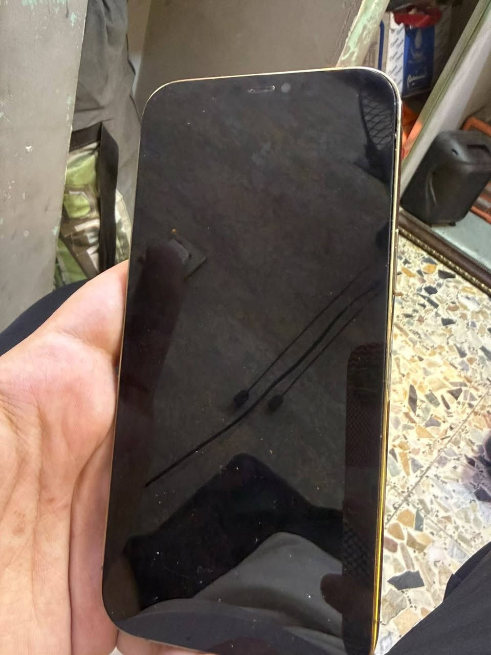 سلام عليكم ايفون ١٢ برو ماكس مبدل شاشه نوعيه وسط و بطاريته ٥١ بس ميصرف شحن من بدلت شاشه وكف الفيس ايدي سعره ٢٦٠ ***********
