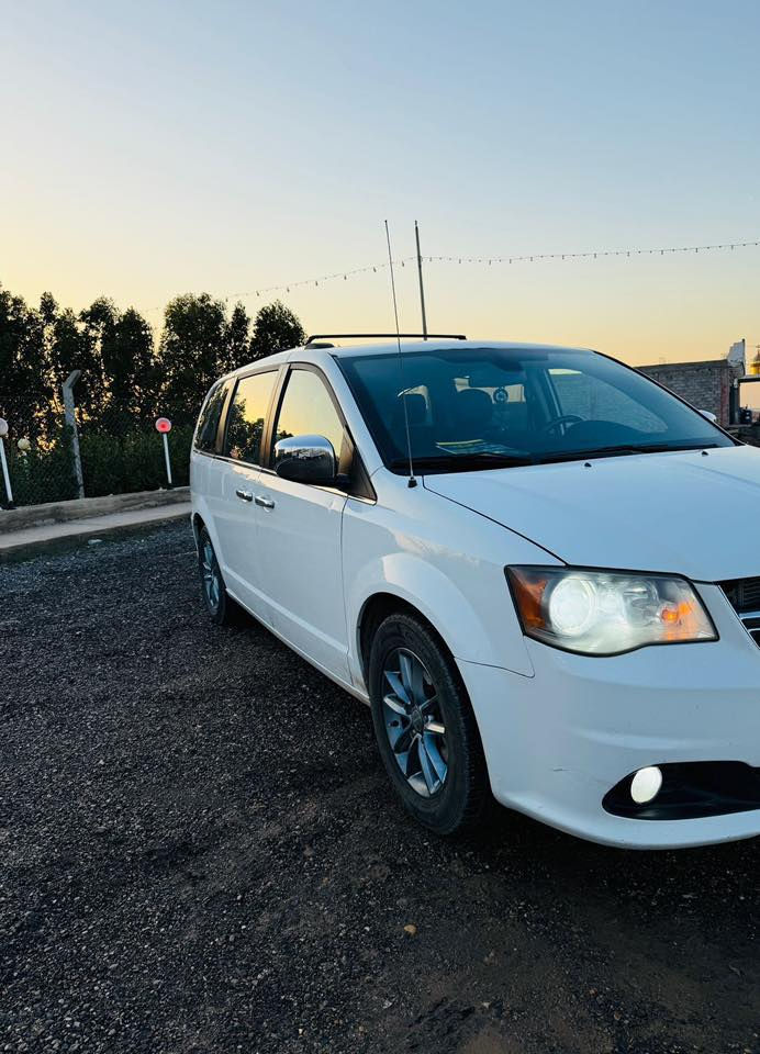 دوج كرفان موديل: 2019
الفئة: crew 

السيارة رقم بغداد دولي بأسمي

       سنويه لـ  2030

( السياره كلين تايتل )

 •محرك 6 سلندر 3600

• كشنات جلد

• نظام فرامل ABS

• كاميرا خلفية

• جام 6 كهرباء

• بيبان + جنطه كهربائي

• شاشة قلاب

• 3 قطع تبريد

( بيها منظومة غاز كاملة )

( تحويل بنزين / غاز بكل سهولة )

💰 السعر: 188ورقة وبية مجال 

السيارة جداً حلوه ونضيفة

وأحلى من الصور

📞 للاستفسار:

***********

***********
