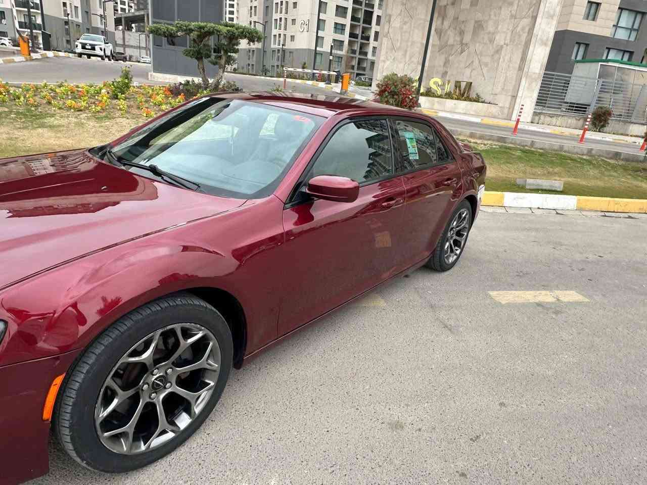 كرايسلر ( اوباما) S300
الموديل 2019
مواصفات S   عدا الفتحه 
  وارد امريكي 
لون كرزي 
 تبريد قطعتين
شفتات ستيرن
 ابل كار
تدفئه  كشن 
سياره مبيها نقص 
السعر 24$
استفسار ***********
