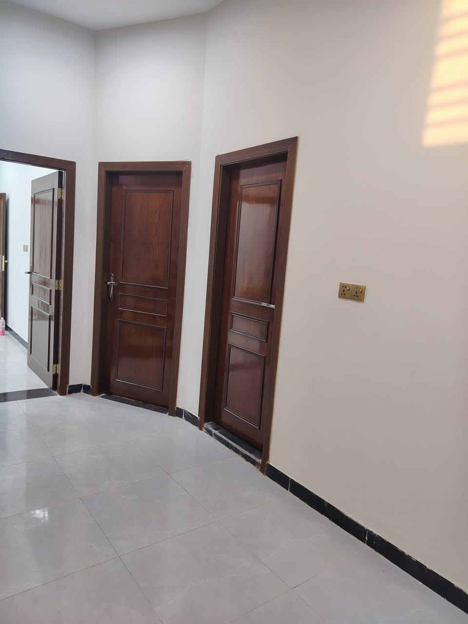 بيت للبيع  مساحه 250مترالعنوان التنومه نهر حسن مقابل مجمع تاج البصرة
***********
