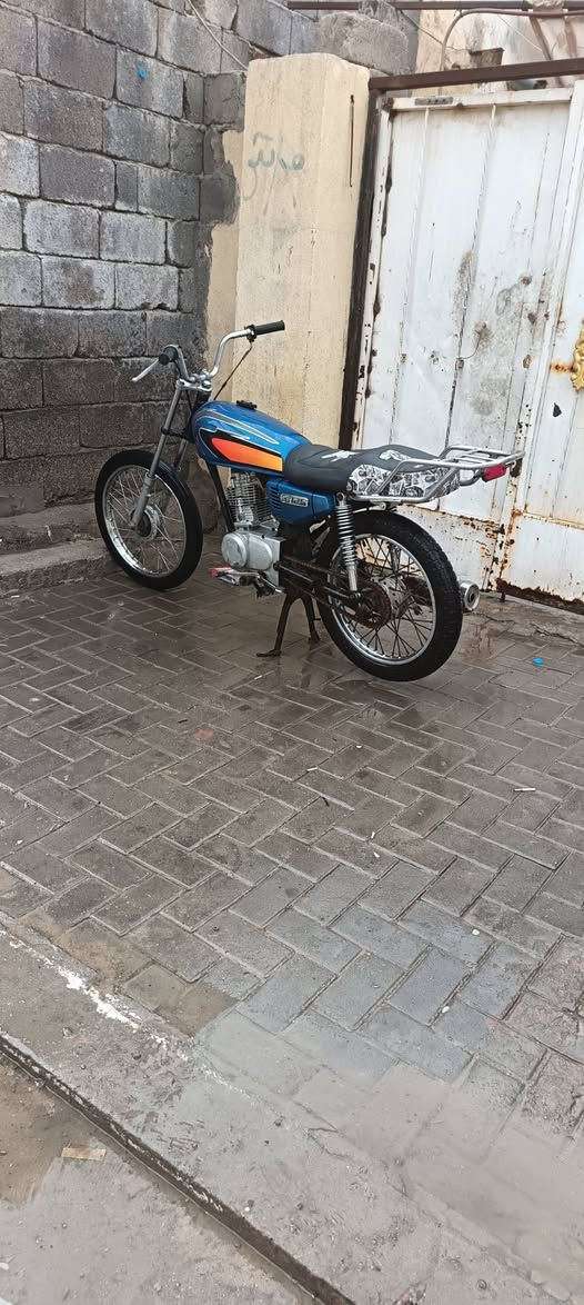 دراجه نامه ادوات محرك نضيف شاصي كفاله شغل واطلع وين ماتريد كفاله من السرقه سعرها 400 وبيها مجال عنوان بصره حيانيه ***********
