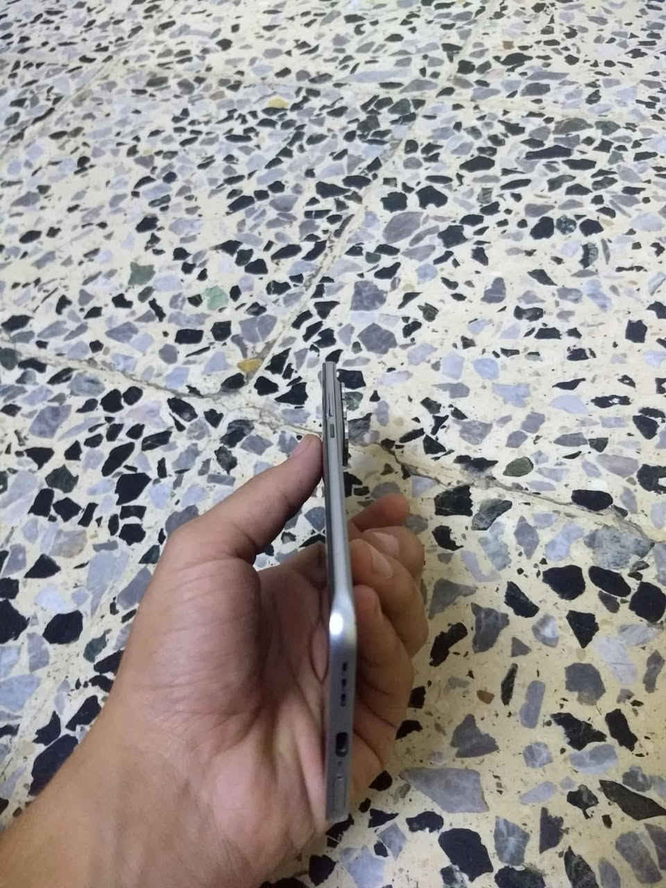 سلام عليكم جهاز للبيع انفنكس هوا 60برو بلص الذاكره256الرام16بوبجي 60فريم فول سلاسه البطاريه5160الجهاز جديد مستخدم شي قليل حتى كرتون ويه جهاز فقط السماعه الخارجية بيها جزه بس مايأثر عليه شي السعر ب230وبي مجال حك الجيه مكاني الموصل جانب لايمن يم الدوره الرساله ***********
