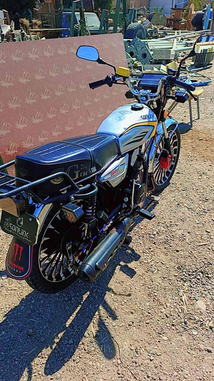 السلام عليكم دراجه سونك موديل 25 الدراجه كلش نضيفه 5 كير محرك 200Cc مكاني بغداد الحريه السعر 650 وبيه مجال حك الجيه ‏‪***********‬‏
