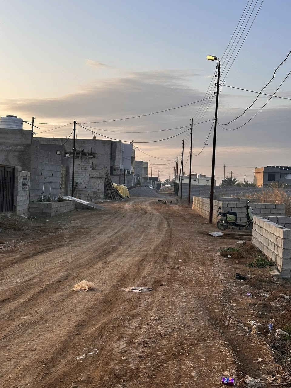 قطعة ارض للبيع مساحة ٢٠٠ متر قريب ع التقاطع القدس ***********
