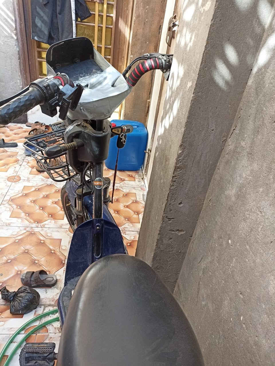 سلام عليكم دراجه شحن للبيع دراجه جديده كلشي مابيهه بطاريات وشاشه وعقل جدد بطاريات توني مبدلهن رايده250للستفسار*********** مكاني سماوه مركز
