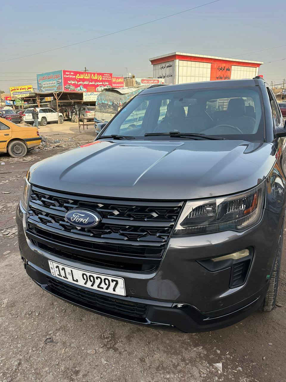 السلام وعليكم لل بيع مستعجل
2018
فورد اكس بلور فول واحد على واحد رقم بغداد السعر ١٦٥
وبيه مجال 
رقم الهاتف ***********
