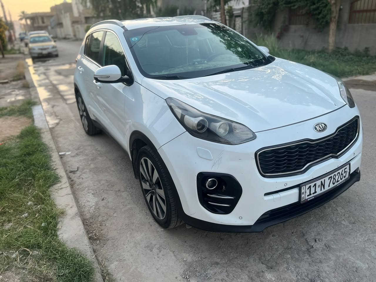للبـيـع  كيا سبورتج 2018 (خليجي) 🚗
سيارة نظيفة جداً وجاهزة للاستخدام (مكفولة محرك وكير)، وتفاصيلها كالتالي:
​✅ المواصفات:
​الموديل: 2018.
​المواصفات: خليجي.
​التشغيل: سويج (مو بصمة).
​التبريد: جديد ثلج ❄️.
​الإطارات: تخم تاير جديد.
​✅ حالة (الضرر):
السيارة مكفولة من الحوادث القوية، فقط يوجد (رصعة خفيفة) في البنيد نتيجة طيران البنيد أثناء المشي، وباقية على وضعها (ترجع عالبارد بكل سهولة) لضمان المصداقية للمشتري.
​💰 السعر المطلوب: 170 ورقة (17,000$)
📍 العنوان: بغداد - المحمودية.
​للاستفسار ولمزيد من التفاصيل، يرجى المراسلة على الخاص أو الاتصال على:
[***********]
