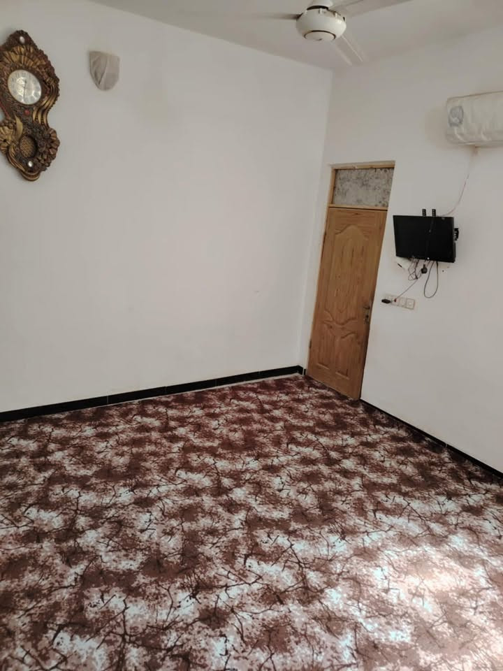 سلام عليكم بيت 200متر للبيع بناء طابوق اساس صب سقف صب بناء درجه أولا عنوان شارع الصب مقابيل قرية الغدير عامود 313الاستفسار ***********
