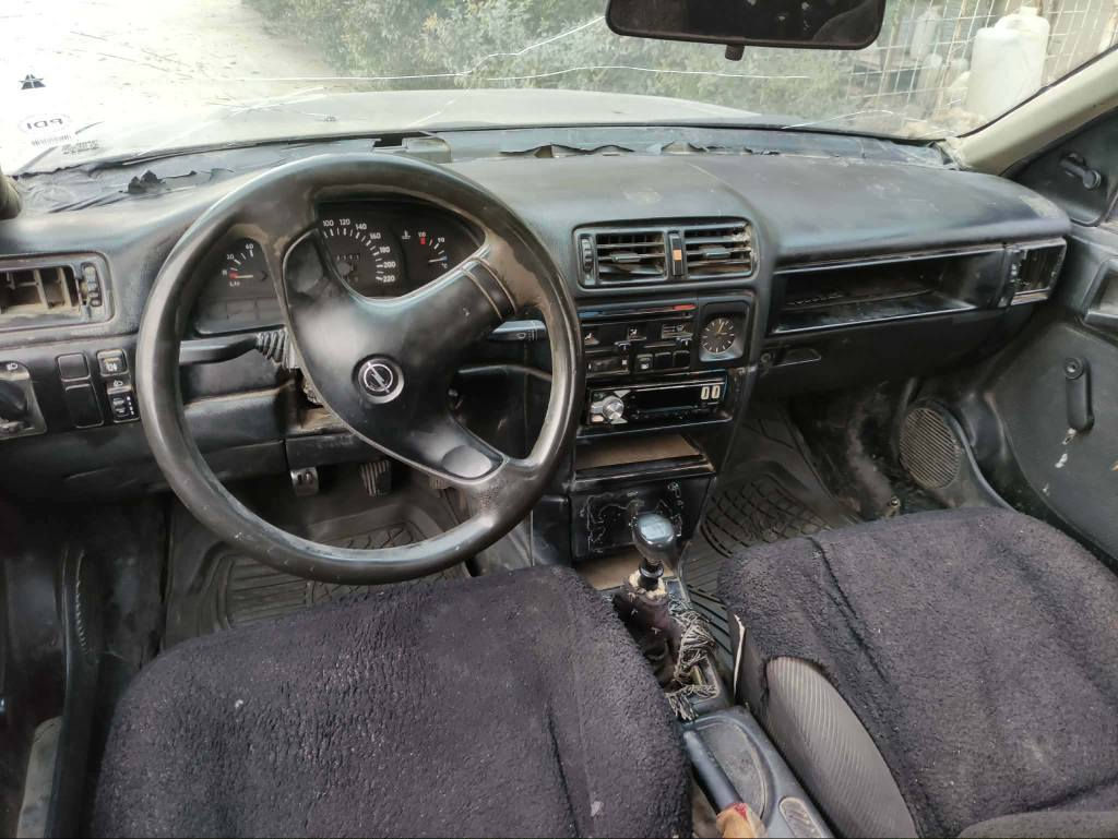 سەرەتا بەناوی خوای گەورە 
ئۆپڵ ڤیکترا 
ئاڕمی کۆنی سلێمانی و سەنەوی جنوب 
مۆدێلی 92 
مەکینەی 18 
گێڕو مەکینەی بەشرت 
خایسو لێدراوی نیە 
بۆیاخێکی زۆر جوانی بۆکراو 
لایتو بەگلایت مەزبوت 
گەرمی ئیشەکات 
سڵاید 
هەیکەلی زۆر جوان 
چوار تایەی زۆر باشی لەسەر 
بۆفرۆشت 25گڵاو مەجال 
گۆڕینەوەش ئەکم لەسەر دڵ گرتن 
لەتاکیم 
*********** شمشمل, السليمانية
