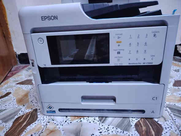 السلام عليكم
طابعة ابسون اندونسية فول مواصفات للبيع 
جديدة استخدام شهر واحد فقط 
السعر 550 الف وبيه مجال 
***********
***********
