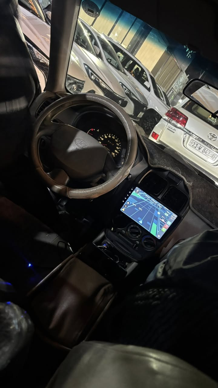 سلام عليكم فيرنا ٢٠١٠للبيع كير عادي سياره باسمي لا وكاله ولاباسم شركه تحويل ثاني يوم مكاني بغداد يرموك سياره بيها طخات وبيها باب صبغ والباقي كفاله ***********
