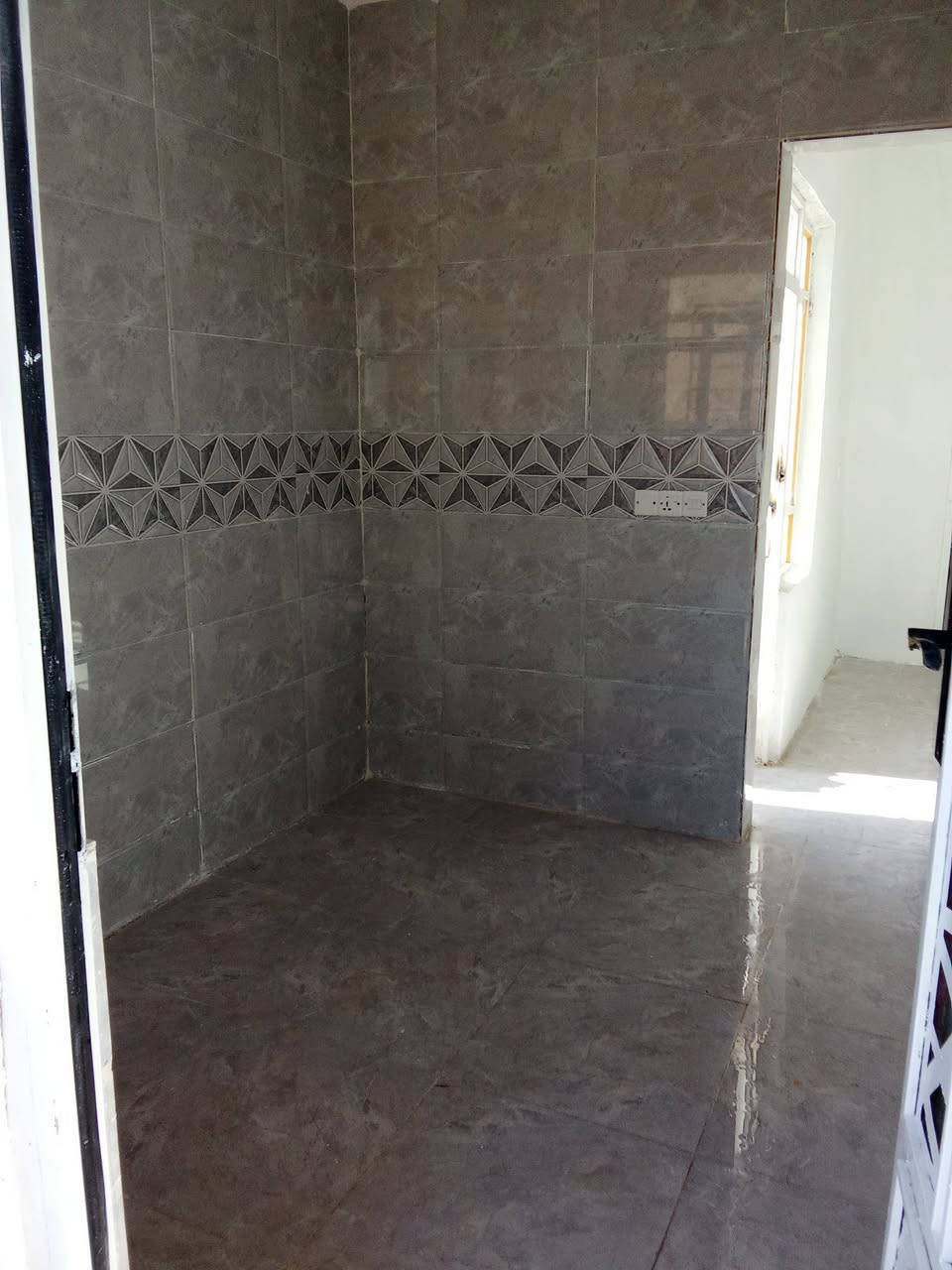 يوجد لدينا  شقه للايجار يارمجه الشرقيه ع سايدين كركوك ***********
