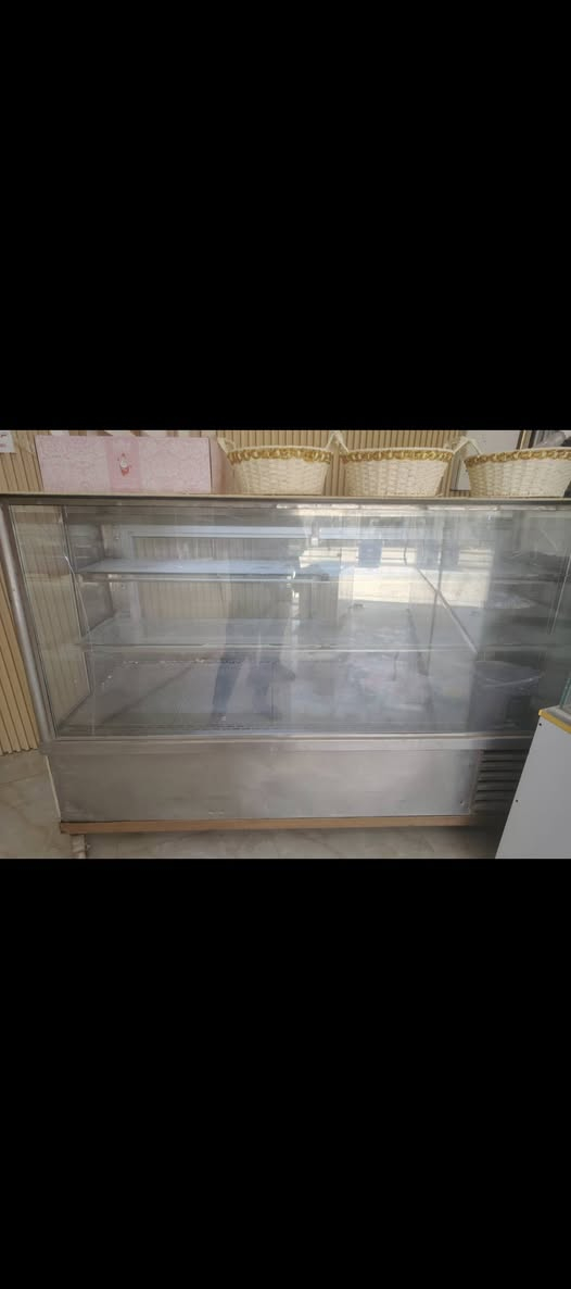 براد كيك شغال طول مترين وعرض ٩٠  السعر ٦٥٠ وبي مجال  العنوان بغداد البلديات الصحفيين***********
