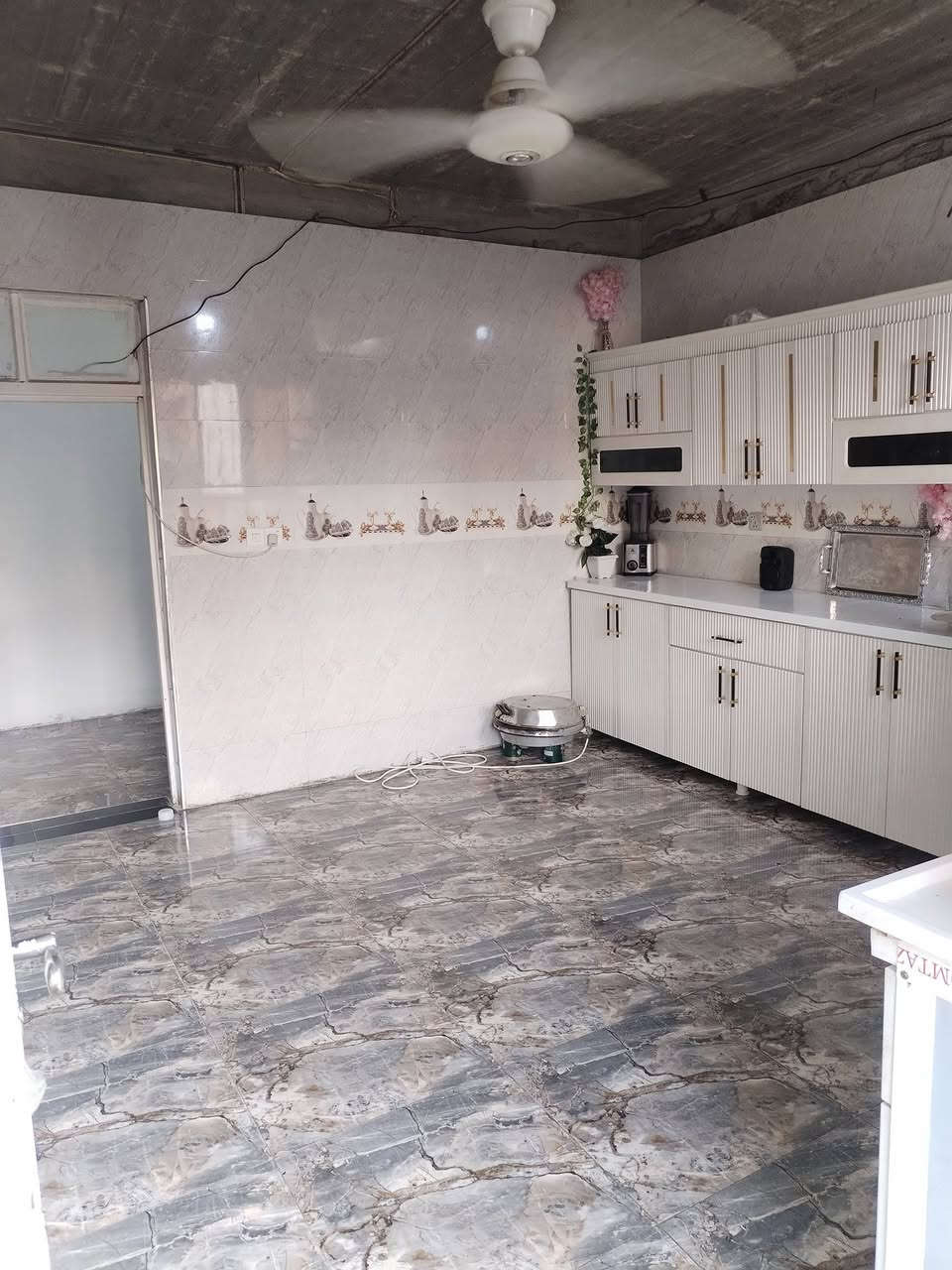 السلام عليكم بيت لبيع خلف أسواق ابو علي  مساحه 300 متر
غرفتين نوم  ستغبال. هول  مطبغ صيحات 
الطابق الثاني غرفه نوم  هول. ستغبال صحيات

التواصل ***********
            ***********
