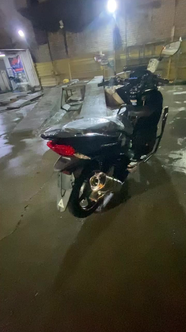 السلام عليكم شباب pcxالجيل الثاني للبيع الدراجه يابانيه مكفوله كفاله عامه مكينه وكفر اذا مفتوحه المكينه لو مبدل شي بل كفر ترجعهة الدراجه شديتلهة غراض ودرع مفوله من الاخير كدامك بل صور مزاد  ونازله معرض بيت طارش كدامك المكاتبه ودراجه لوك جديده حساسات كهربائيات كلهن شغال ماشيه بل مزاد 49الف وحالياً 52الف صالنصه رياضي كاتم والسعر 23وبيهة مجال بسيط لاتخابرني مراوس فقط بيع وهاذ رقمي للشراي ***********
