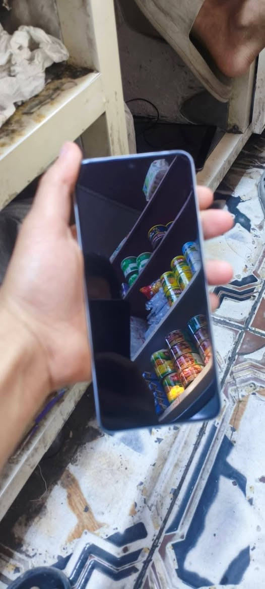 🔥 للبيع Honor X9c 5G smart 🔥
الجهاز نظيف وبحالة ممتازة، بدون مشاكل، وجاهز للفحص.

📱 الشاشة: AMOLED 6.78 إنج بدقة 1.5K وتردد 120Hz
⚡ المعالج: Snapdragon 6 Gen 1
📸 الكاميرا: 108 ميكابكسل مع مثبت بصري OIS
🤳 الكاميرا الأمامية: 16 ميكابكسل
🔋 البطارية: 6600mAh تدوم لفترة طويلة
⚡ الشحن السريع: 35w
📶 يدعم 5G
💧 مقاوم للماء والغبار (IP65) ومقاوم للصدمات.

💰 السعر: 250 وبي مجال بسيط 

للاستفسار أو المراسلة، تواصل خاص.+ رقم الهاتف..  ***********
