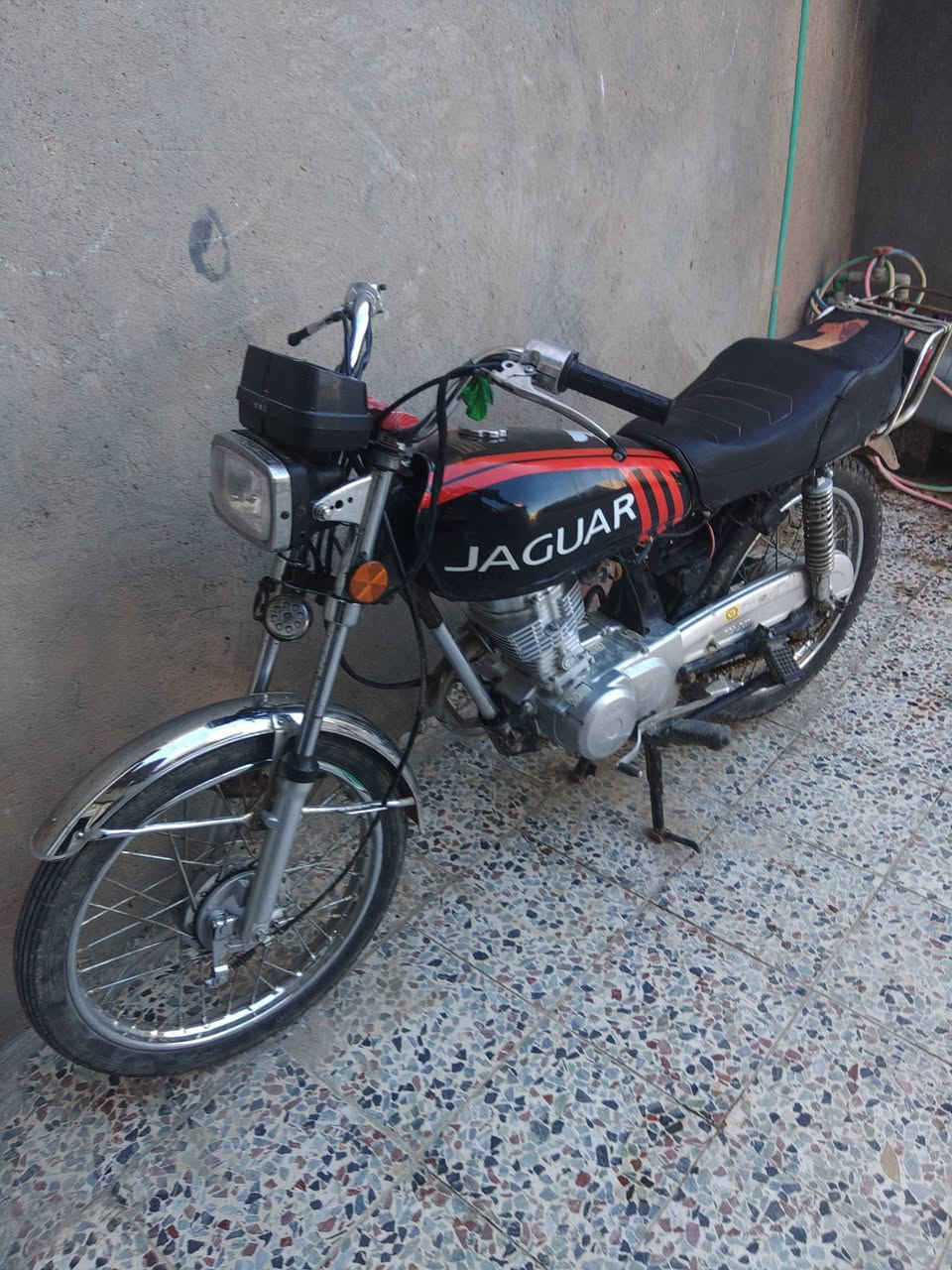 السلام عليكم دراجه يراني نامه 
اللبيع موديل الشاصي 13 والباقي كله جديد 25 اوراق 6 اصولي وكياها روان بنهايت شارع بغداد السعر 850 وبيها مجال ميسان الزيوت رقم
***********
