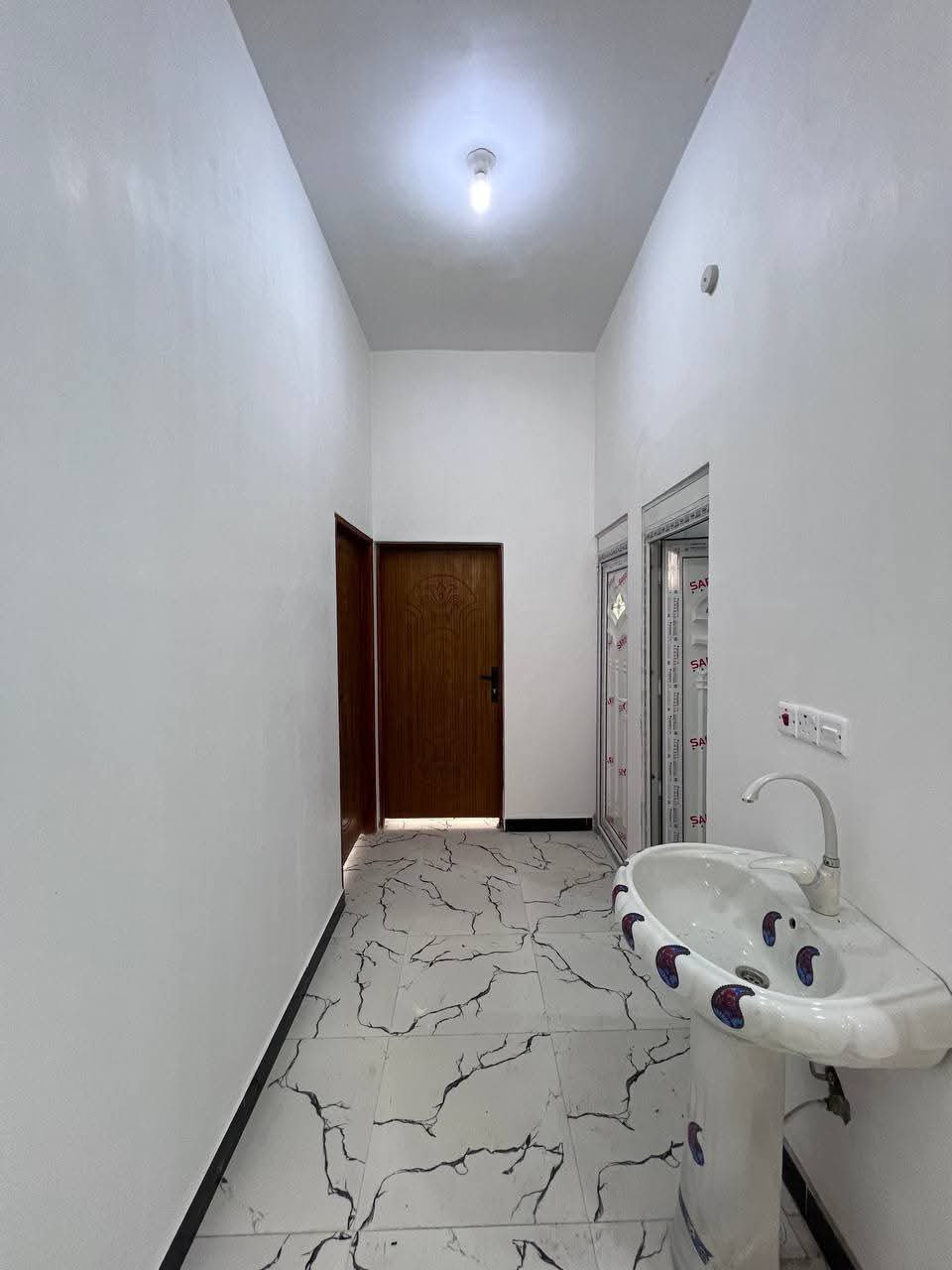 دار سكن #للبيع 🏠
ملك صرف زراعي عراقي نموذج 25
تقابل ابو الطابو مباشر .
#المساحة :: 160م / والخلف نهر 
البناء حديث وشغل مرتب وسعر مناسب 
#السعر58 مليون قابل للتفاوض
📍 ابي الخصيب - العوجة - مدارس سهل الخصيب
#يحتوي :: طارمة . استقبال . صحيات خارجية .
صالة واسعة . غرفتين منام . صحيات داخلية .
مطبخ . منور خدمات ( كيزر مع ماطور بوستر )
#للإستفسار ::*********** سجاد المالكي
