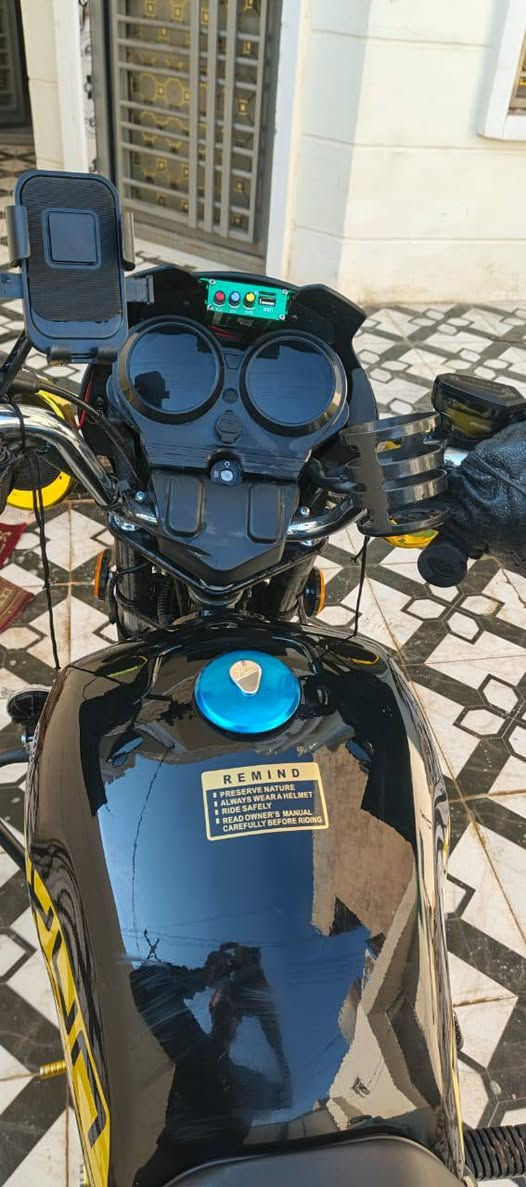 السلام عليكم ورحمة الله 
2025 دايوان جبلي زيرو زيرو 34كيلو ماشيه 
(رقم) سنويه 31 شرط التحويل 
السعر2550 وبي مجال شي قليل 
***********
صلاح الدين تكريت
