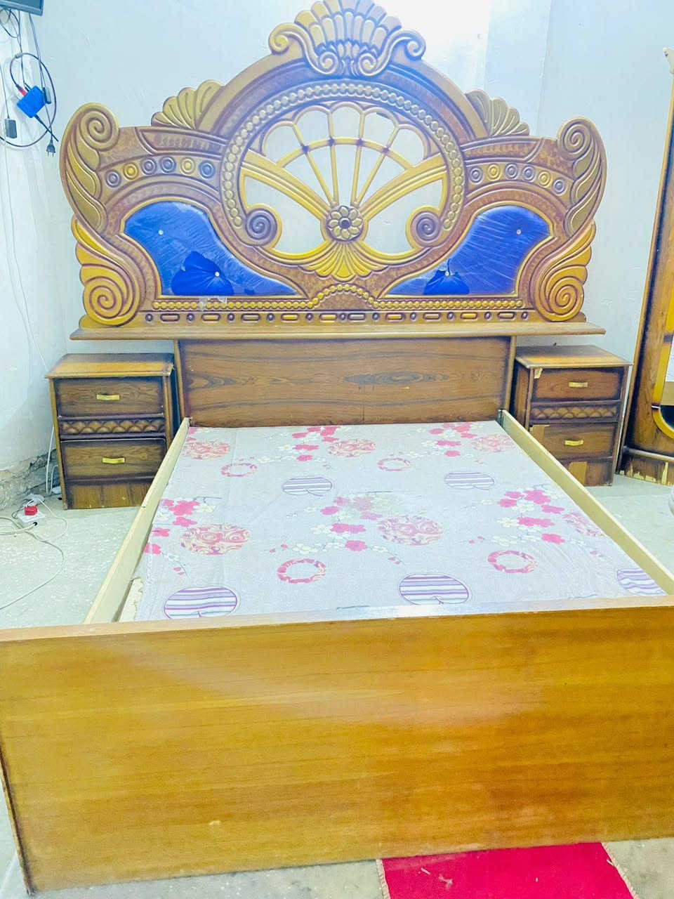اخشاب عراقية (غرفة) للبيع للاستفسار الاتصال على رقم ***********او ***********
