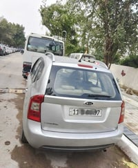 للبيع كيه كارنزه.7راكب موديل 2012، محرك 2000 سياره كفاله  بس بيه بارد ...