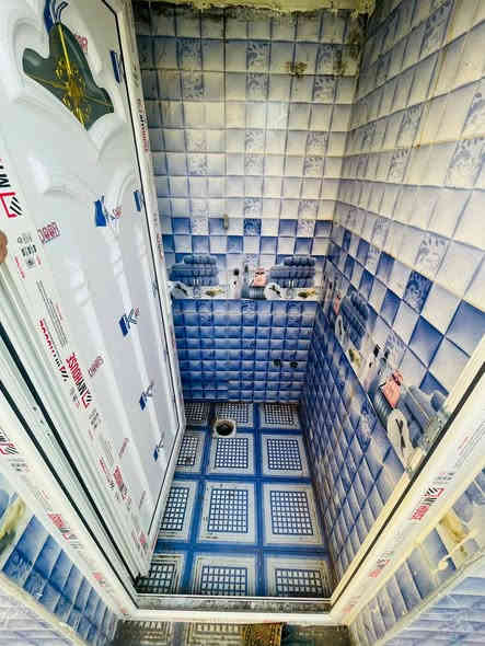 عروض اليوم دار للبيع المساحة           102 متر قطاع 24
طابق واحد غرفه وصاله وستقبال ومطبخ وصحيات داخليه وخارجيه وطارمه كبيره السعر 86 مليون الاستفسار مراجعة مكتب المصطفى قرب مؤكولات السلطان الاتصال على الرقم التالي ***********
