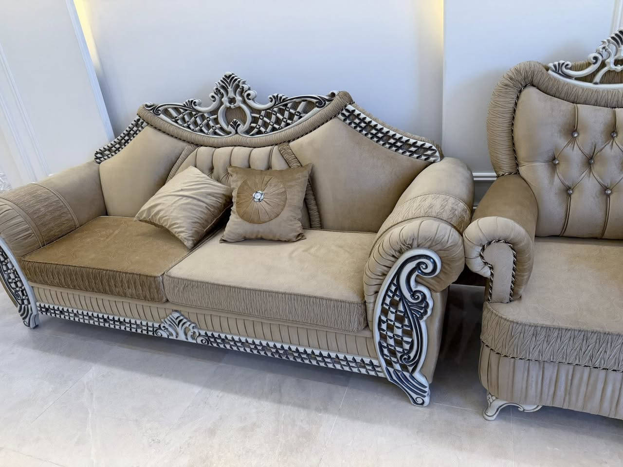 سلام عليكم 
تخم تركي للبيع  10 مقاعد  جديد كلش  
مكاني ناصريه مركز 
لاستفار الاتصال ***********
