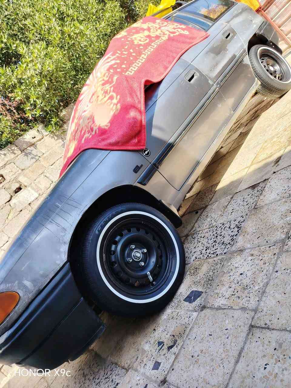 سلام عليكم وبل ستره ستيشن مديل ٩٢ للبيع سياره بسمي بلاديه مكينه وكير خير من الله سعر30 وبها مجال متواجد فيس ورقم الهاتف  ***********
