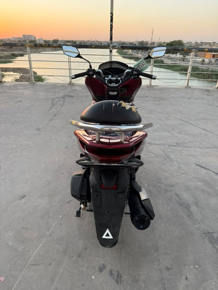 سلام عليكم pcxالجيل  الثالث ياباني اصل رقم شاصي ١١رقمgv  تحتوي على بصمتين اوراق مزاد كامله

كفاله عامه ✅

موديل: جيل الثالث✅

مكينه ناعمه اداء جدا ممتاز✅

حساس استاند ✅

حساس ازدحام ✅

دراجه بيها هواي مواصفات ✅

لون كرزي مييز🍒 

السعر ٢٨ورقه وبيها مجال قليل للشراي 🔥

استفسار اكثر اتصل 
***********
العنوان ميسان عواشه
