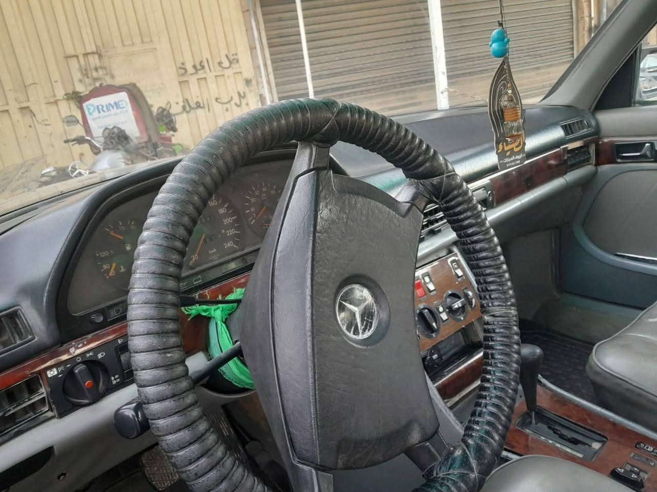 سلام سياره للبيع مرسيدس موديل 89 رقم بغداد مكفولة كفالة عامة من كلشي السيارة المكينة بلادية ما محور السيارة نضيف كلشي االسعر 55 وبيعة مجال التفاصيل أكثر دك علي علة الرقم التلفون ***********
