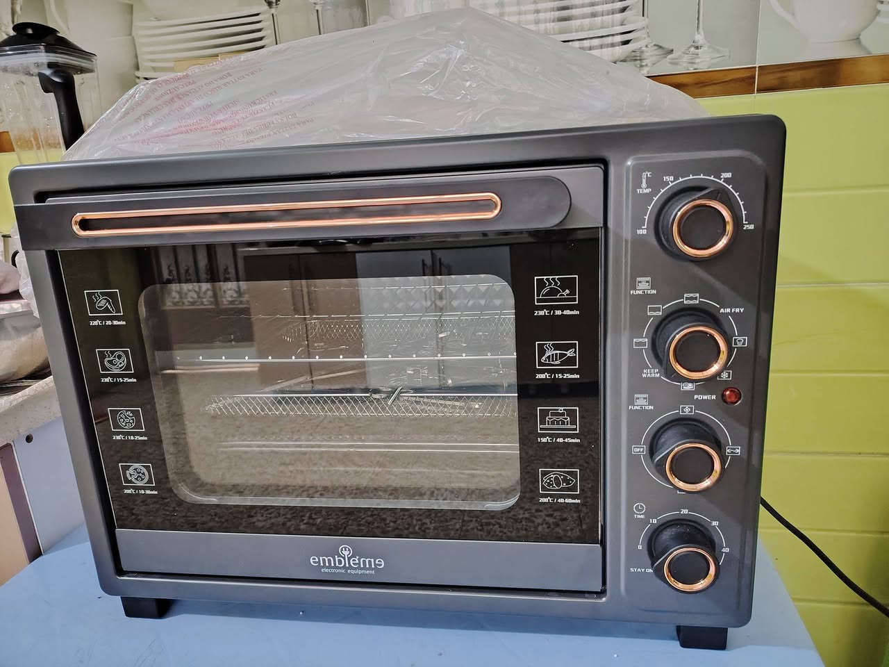 السلام عليكم
فرن جديد مامستعمل ابد اخذته حتى كارتونه مالته بي اخذته ب170 اريدهه 150 وبي مجال


**إذا كنت صاحب هذا الإعلان وتريد حذفه لأي سبب، رجاءا أرسل رسالة إلى الدعم الفني**