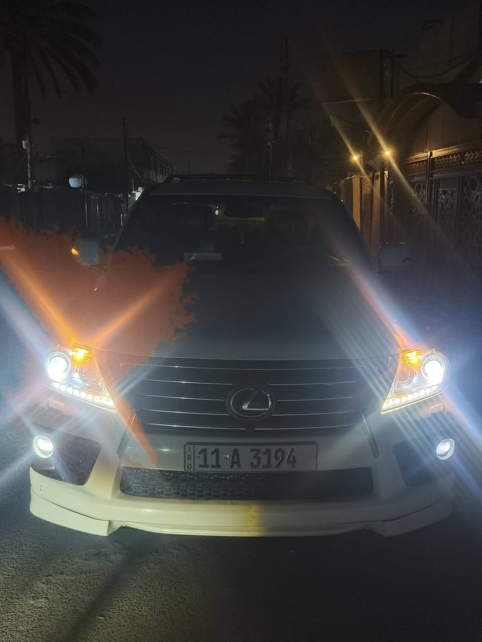 للبيع او المراوس لكزس 2013 فول مواصفات كشنات تدفئة تبريد ستيرن كهرباء رادار شاشة مثبت سرعة كشنات كهرباء محرك V8 5700 السيارة بعد بيها مواصفات بس مذاكرهن سونار موجود 
العنوان: بغداد البياع شرطة الخامسة 
ملاحظة/ السيارة بيها بارد بالجاملغ الأمامي الايمن و بارد بالباب الخلفي الايمن 
للاستفسار ***********
