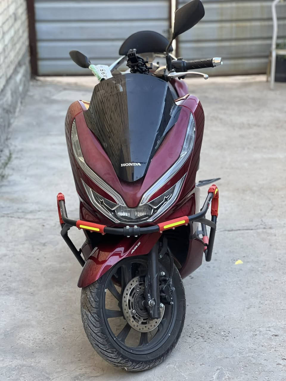 HONDA pcx        ياباني
1.دبل بصمه

2.دبل اشاره

3.حساس ازدحام

4.حساس استاند

5.مكينه 150

6.درع

7.تجوه

8.مكينه كفاله 

9.كفرات كفاله 

10.حساسات

11.ماشيه 29

السعر 23وبيها مجال

المكان بغداد الشعله

‭0773 093 3307‬
