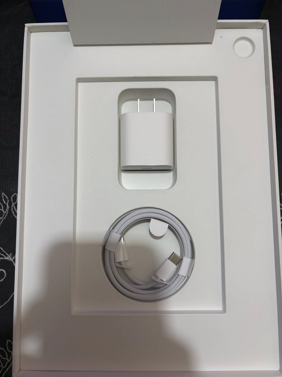 السلام عليكم اخوتي
ايباد 11 A16 
بطارية 100%
عدد الدورات(0)
لون ازرق 
بصمة اصبع 
ذاكرة 128
ضمان شركة آبل لمدة (سنة)
الكبيل والشاحن غير مستخدمات أصلاً
لزكة شاشة جديدة (برايفت)

الايباد شوفت عينكم جديد بمعنى الكلمة
تجي تفحص الايباد وتأخذه وتتوكل 
سعر الجديد(510) والأسعار دتصاعد ايضاً
⬇️
السعر 460 قفل 🔐
او مراوس بحسب القناعه
مكاني بغداد العامرية 
واتساب ***********
