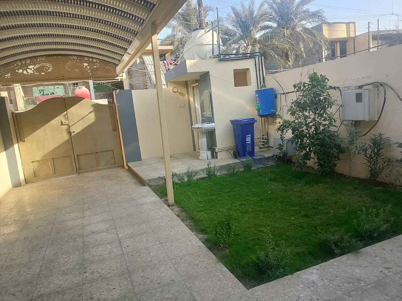 السلام عليكم دار للبيع بشارع الاصفر 170 متر الواجهه 6:30 والنزال 26 سادس فرع من الشارع العام الرئيسي التواصل على رقم  ***********
