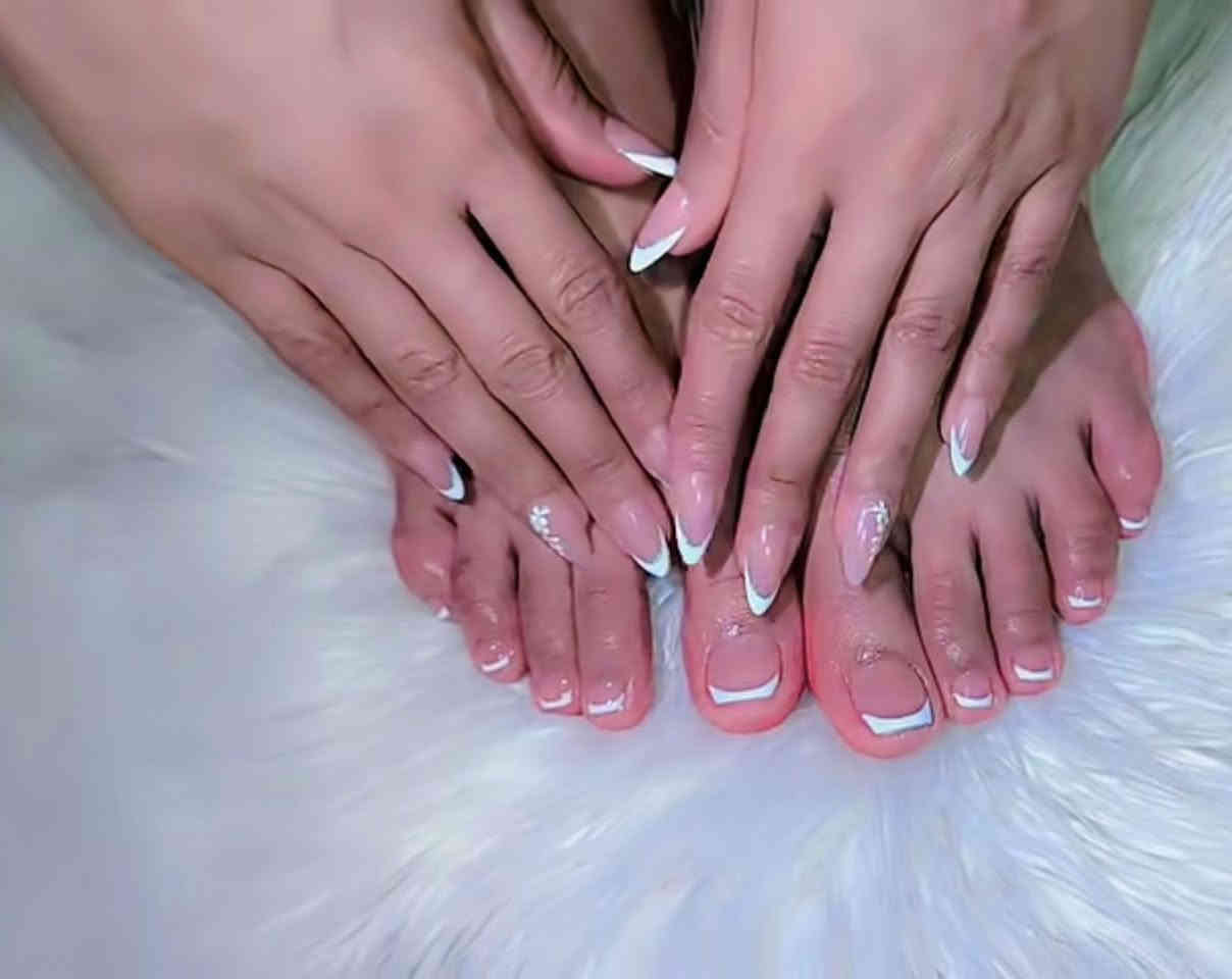 عروض صالون وحمام حرير بيوتي مستمره لحد نهاية السنة نورونا متواجدين وياكم من الساعة ١١ إلى الساعة ٨ مساءا للحجز والاستفسار *********** *********** 
عرض حمام حرير كل حجز حمام مغربي لشخصين الثالثة مجانا
