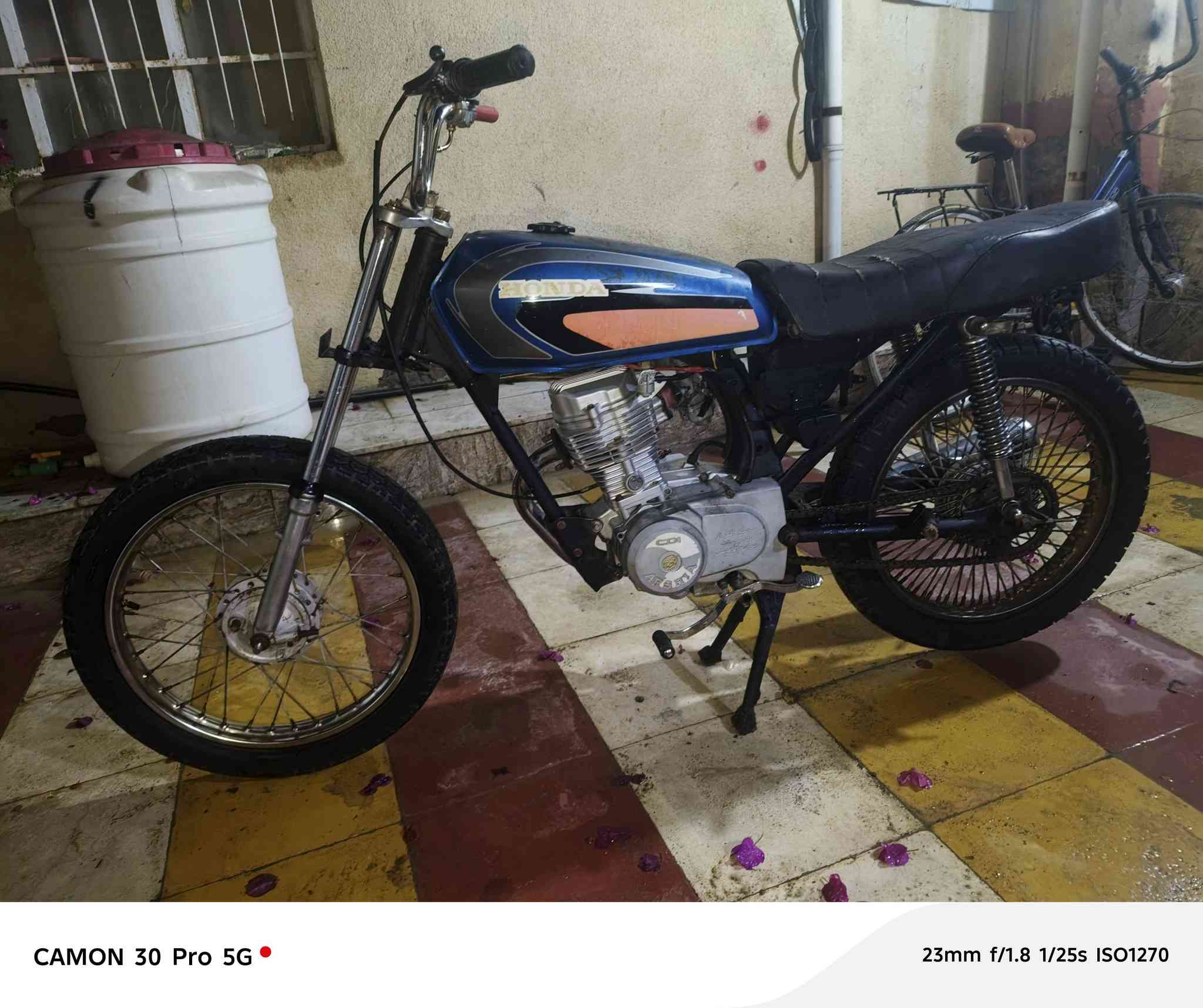 سلام عليكم دراجه ايراني لبيع محرك نامه  دراجه كلك ادوات شراي يراسلني*********** مكاني سوق الشيوخ
