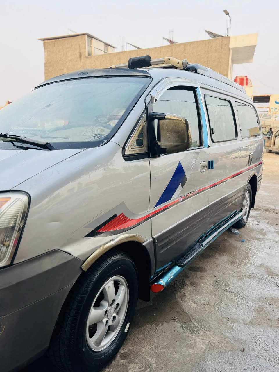 السلام عليكم ستاركس للبيع موديل ٢٠٠٧
بغداد الماني سنويه ٢٠٢٩ مصفره كامله 
محرك جديد كير عادي حداديه جديده 
تبريد شغال شاصي واحد معمر تخم تاير 
جاملج واحد صبغ وره باب سلايت اثر جراد الباقي كفاله السعر $٧٨وبيه مجال قليل العنوان بابل ***********
***********
