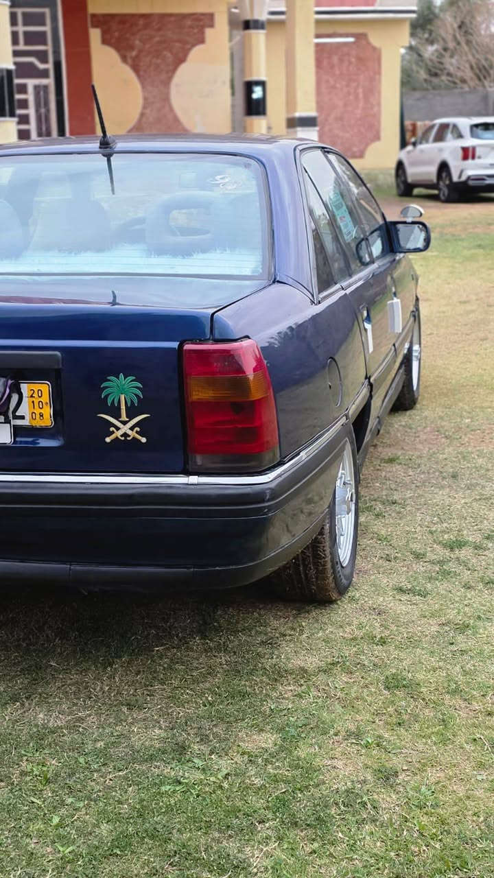 يالله اوبل اوميكا للبيع موديل 1993 محرك الفين بلادي كير عادي صدر امامي خلفي تخم تاير سياره احله من الصور جاهزه مال جناي  غرفتهه حيل حلوه كهربائيات كله شغاله سنويه لل 2028 شواصي بلاديه من الشركه مابيهن اي تعمير سبير كامله مسجل شغال سياره خير من الله كشانه بلاديه حيل حلوات  بطاين مصوجه ونضاف حيل  تحويل مباشر  مكان السياره الرمادي جزيره الخالديه  السعر34وبيه مجال الطيبين للستفسار اتصال ع ‏‪***********‬‏
