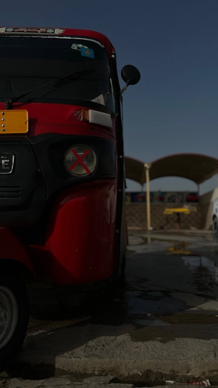 اسلام عليكم تكتك  للبيع موديل 17الشهر 12محسوبه عل 18 التكتك مرقمه رقم انكليزي  امفوله تعمير جديد  مكينه مال عشرين  بين قوسين التكتك خير من الله  معروضه ب6ملايين وبيها مجال  الرقم ***********
