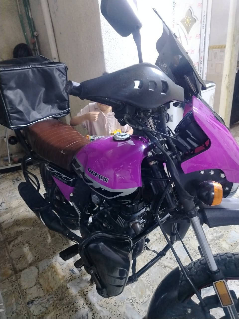 سلام عليكم ورحمة الله وبركاته دراجه دايوان موديل 2023 رقم بغداد تحويل ثاني يوم كفاله عامه برغي ما مفتوح بيها فقط دبل الأمامي واحد كايم السعر مليونين 450وبيه مجال الطيبين العنوان بغداد مدينه الصدر ***********
