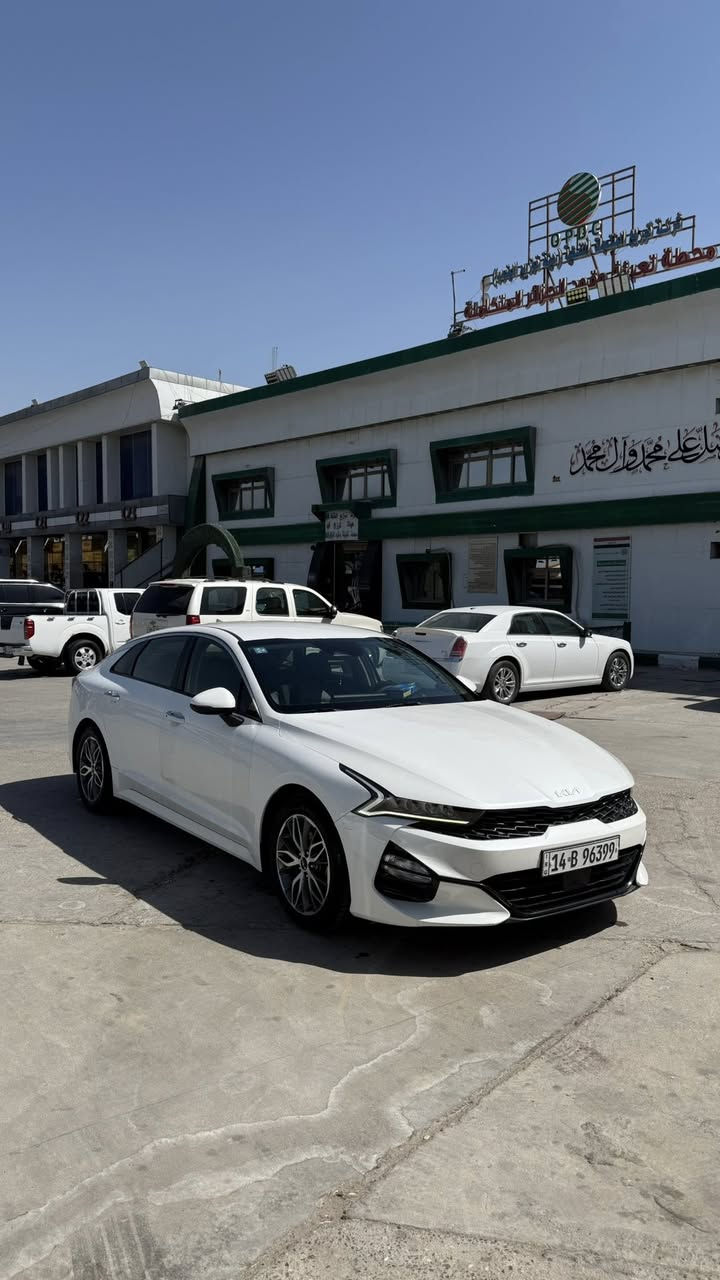 السلام عليكم للبيع كيا كي فايف 2022 وارد كوري رقم بصره تحويل ثاني يوم سنويه 2029 سياره جديده بمعنه الكلمه ماشيه 90 ألف كيلو متر مكينه 2000 خط واحد بلاد بانزين سياره بيها 3 قطع صبغ (الوارد كوري ما ينكفل من الصبغ) وبيها دحجه خفيفه بالجاملع الأمامي لايت لد بلادي ولد نهاري شاشه كاربلاي وكامره خلفيه دواره كشنات جلد تدفئه ستيرن تدفئه شفتات بالستيرن تبريد لمس تحديد مسار انضمه قياده سايد بريك بصمه اوتو ستوب اوتو هولد بصمه تشغيل عن بعد نقط عمياء رادارات توقف ذاتي السياره بيها مواصفات خير من الله ما ينعدن مكينه وكير شرط الفحص تبريد ثلج حداديه 100% كهربائيات كلها كامله السياره بالجيس شرط السعر 168 وبيها مجال قليل وهذا رقمي *********** مكاني البصره
